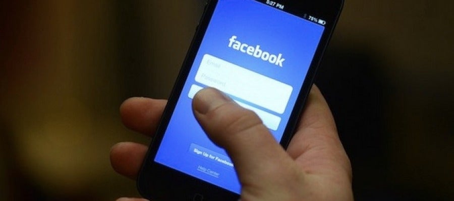Acceso a Facebook desde un dispositivo móvil Acceso a Facebook desde un dispositivo móvil