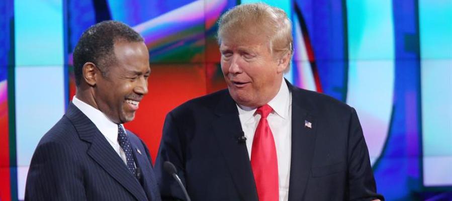 Donald Trump con Carson. Donald Trump con Carson.