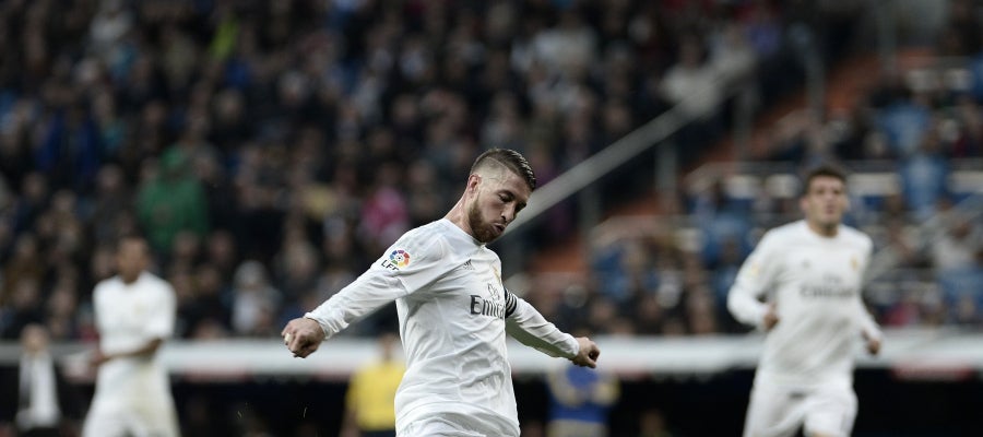 Sergio Ramos jugando frente al Rayo Vallecano Sergio Ramos jugando frente al Rayo Vallecano