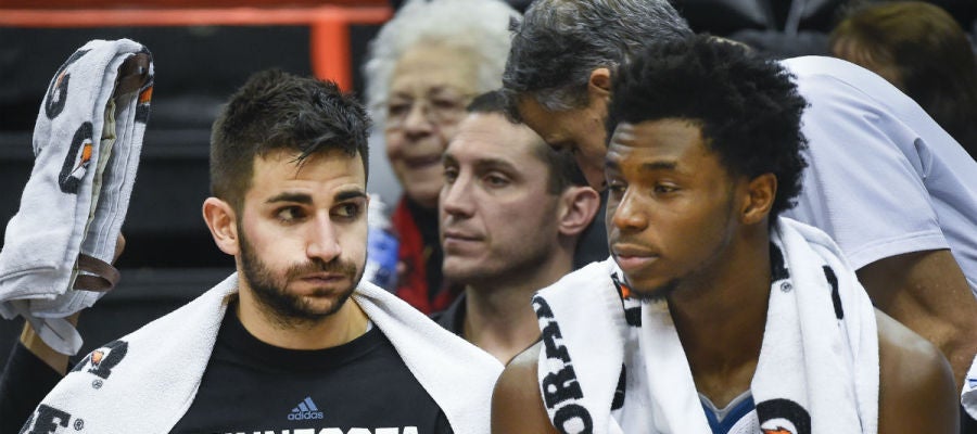 Ricky Rubio resopla en el banquillo Ricky Rubio resopla en el banquillo