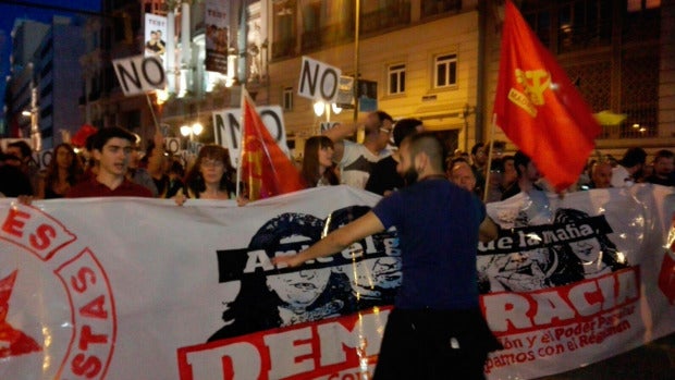 Manifestantes en las inmediaciones del Congreso de los Diputados