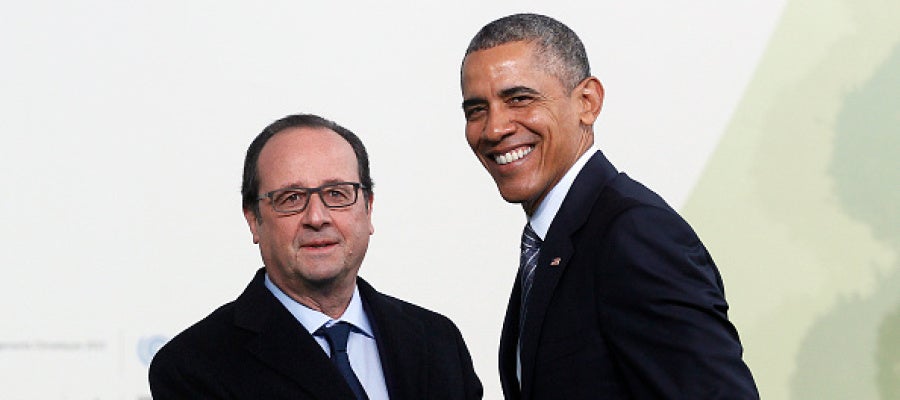 El presidente francés Francois Hollande recibe al presidente Obama en la cumbre de París El presidente francés Francois Hollande recibe al presidente Obama en la cumbre de París