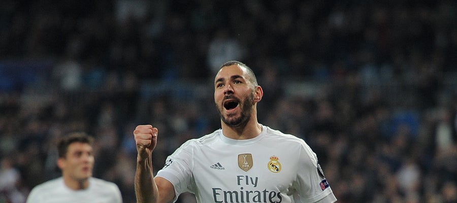 Benzema celebra uno de sus tantos ante el Malmö Benzema celebra uno de sus tantos ante el Malmö
