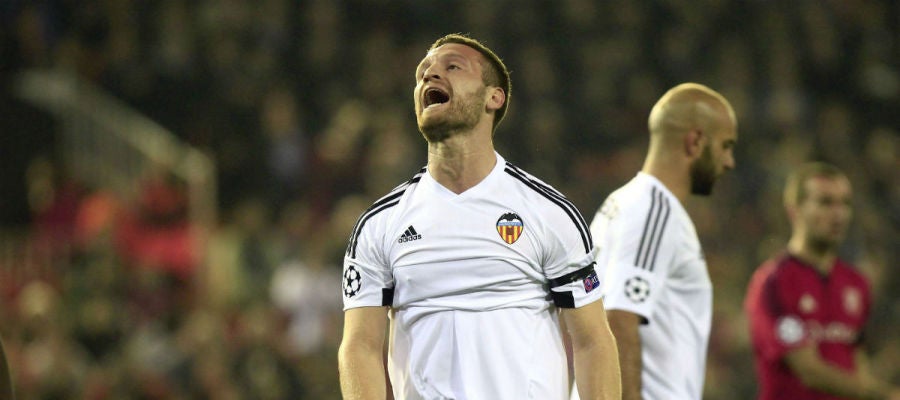 Mustafi se lamenta tras una acción Mustafi se lamenta tras una acción