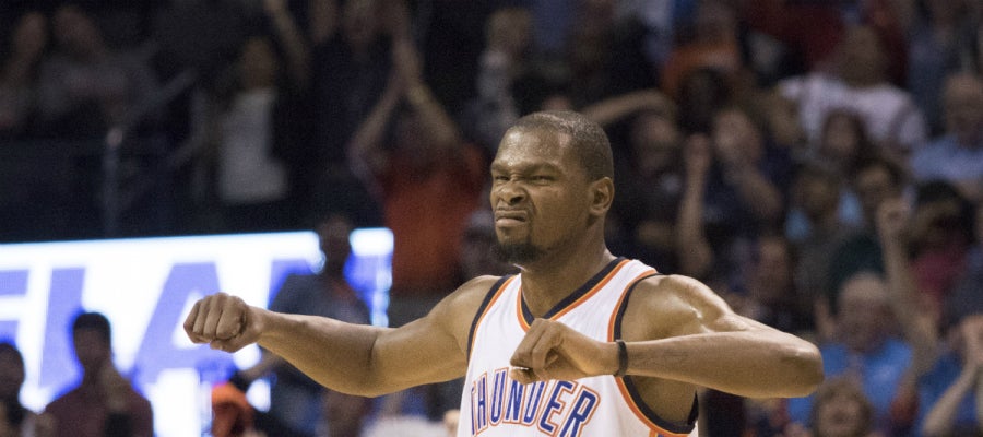 Kevin Durant celebra una canasta Kevin Durant celebra una canasta