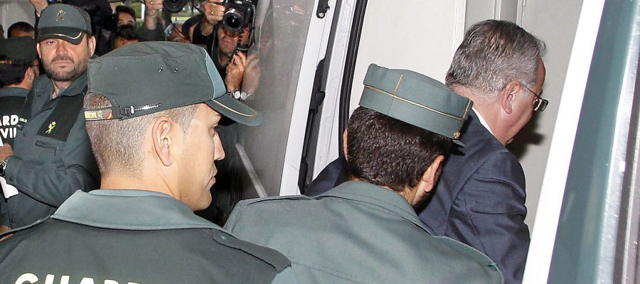 La juez Mercedes Alaya dicta prisión sin fianza para el exconsejero andaluz. La juez Mercedes Alaya dicta prisión sin fianza para el exconsejero andaluz.