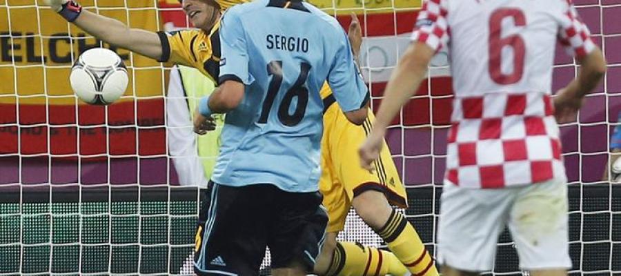 Casillas parando el tiro de Pranjic Casillas parando el tiro de Pranjic