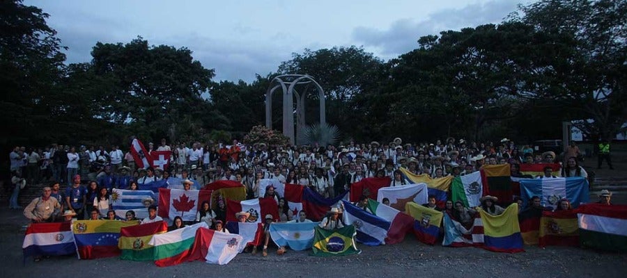 Los expedicionarios de la ruta Quetzal recuerdan a las víctimas de la tragedia de Armero (Colombia) Los expedicionarios de la ruta Quetzal recuerdan a las víctimas de la tragedia de Armero (Colombia)