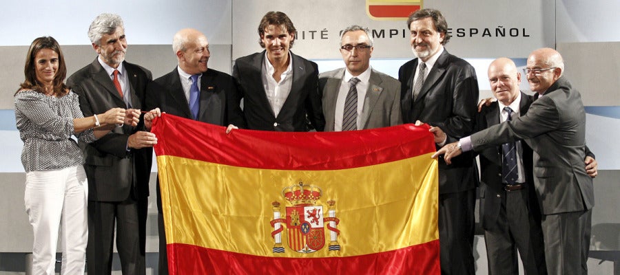 Nadal con la bandera que iba a portar en la inauguración de Londres 2012 Nadal con la bandera que iba a portar en la inauguración de Londres 2012