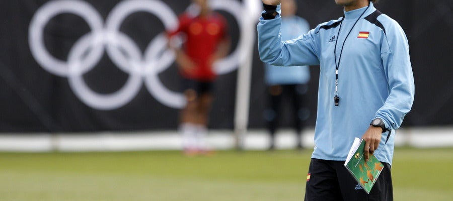 Luis Milla en el último entrenamiento antes del debut de la Selección Española de fútbol Luis Milla en el último entrenamiento antes del debut de la Selección Española de fútbol