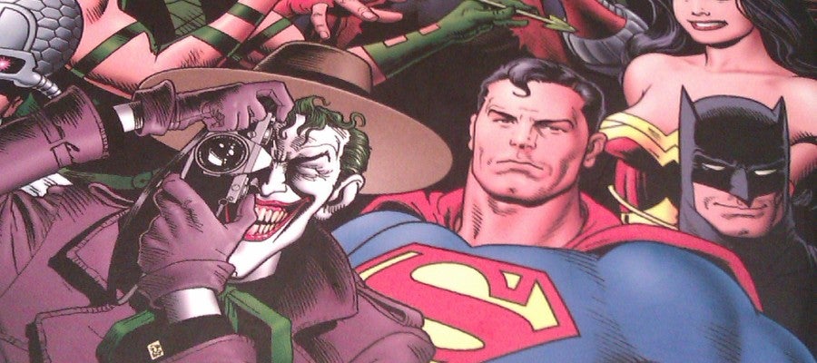 Portada del 'Universo DC de Alan Moore' Portada del 'Universo DC de Alan Moore'
