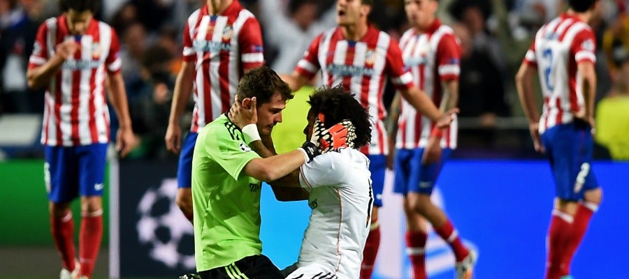 Casillas y Marcelo se abrazan al final de los 90 minutos Casillas y Marcelo se abrazan al final de los 90 minutos