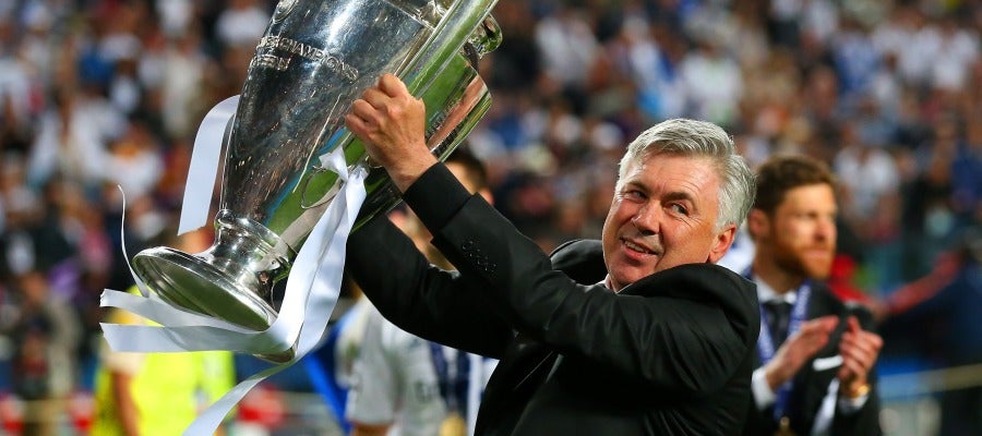 Ancelotti levanta la Copa de Europa Ancelotti levanta la Copa de Europa