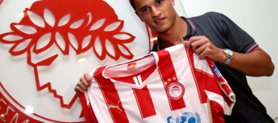 Afellay ya posa con la camiseta de Olympiacos Afellay ya posa con la camiseta de Olympiacos