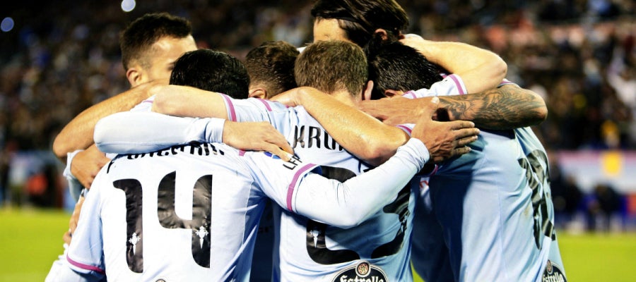 Los jugadores del Celta forman una piña para celebrar un gol Los jugadores del Celta forman una piña para celebrar un gol