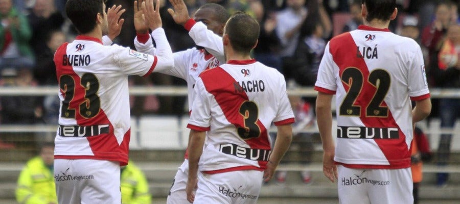 Alberto Bueno celebra un gol con sus compañeros Alberto Bueno celebra un gol con sus compañeros