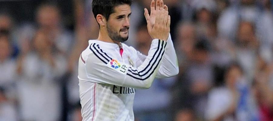 Isco aplaude al marcharse del terreno de juego Isco aplaude al marcharse del terreno de juego