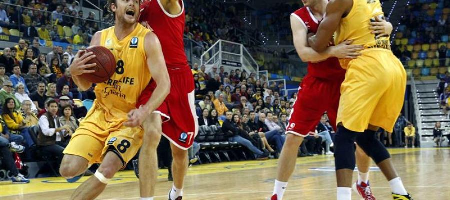 El jugador del Herbalife Gran Canaria Brad Newley y el jugador del Cedevita Zagreb Ivan Ramljak El jugador del Herbalife Gran Canaria Brad Newley y el jugador del Cedevita Zagreb Ivan Ramljak