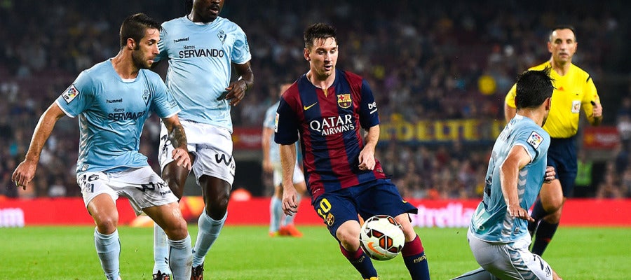 Messi, ante los jugadores del Eibar Messi, ante los jugadores del Eibar