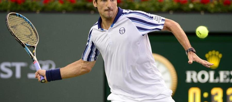 Tommy Robredo golpeando una bola en el torneo de Indian Wells Tommy Robredo golpeando una bola en el torneo de Indian Wells