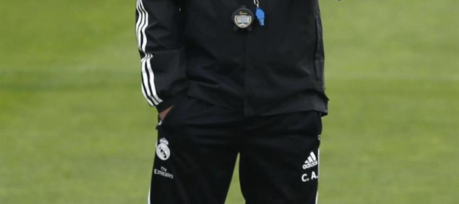 Carlo Ancelotti en el entrenamiento de hoy Carlo Ancelotti en el entrenamiento de hoy