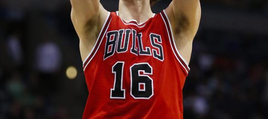 El ala-pívot español Pau Gasol El ala-pívot español Pau Gasol
