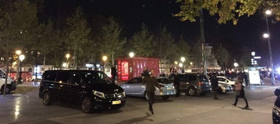 Estampida en la Plaza de la República de París Estampida en la Plaza de la República de París