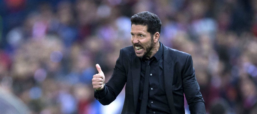 Simeone gesticula en la banda Simeone gesticula en la banda