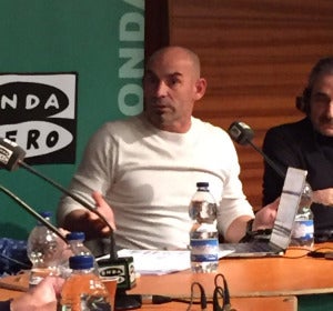 Paco Jémez durante el programa especial de Al Primer Toque en el Colegio Mayor Marqués de la Ensenada Paco Jémez durante el programa especial de Al Primer Toque en el Colegio Mayor Marqués de la Ensenada