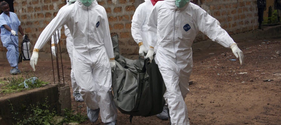 Sanitarios trabajando contra el ébola Sanitarios trabajando contra el ébola