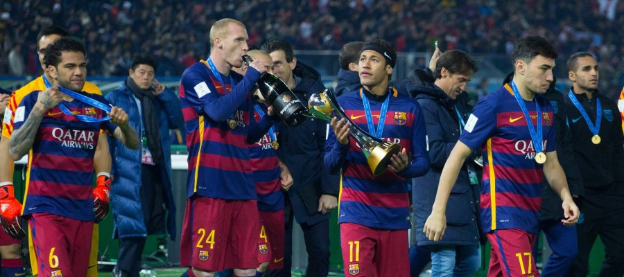 Alves, Mathieu, Neymar y Munir celebrando el Mundialito de Clubes Alves, Mathieu, Neymar y Munir celebrando el Mundialito de Clubes