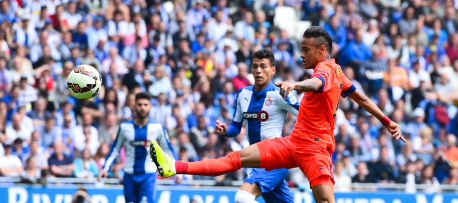 Neymar dispara a puerta en un partido contra el Espanyol Neymar dispara a puerta en un partido contra el Espanyol