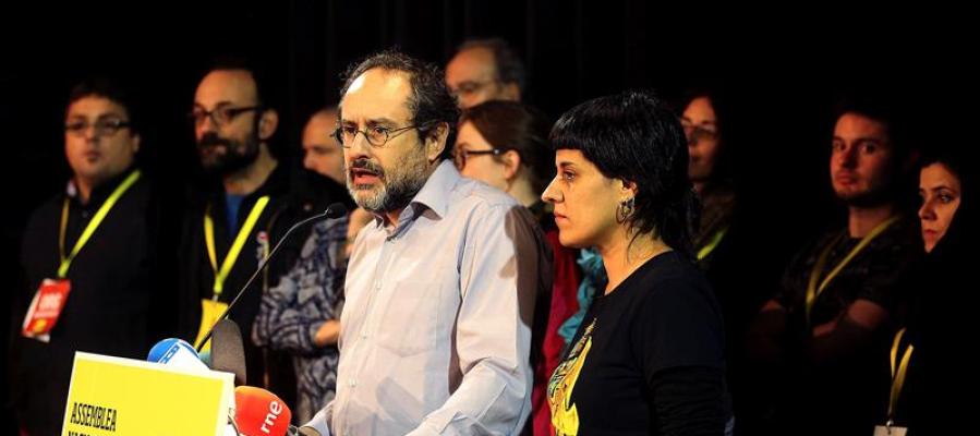 El presidente de la CUP en el Parlament, Antonio Baños, y su portavoz parlamentaria, Anna Gabriel El presidente de la CUP en el Parlament, Antonio Baños, y su portavoz parlamentaria, Anna Gabriel