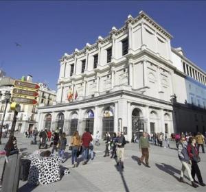 Vista de la fachada del Teatro Real de Madrid Vista de la fachada del Teatro Real de Madrid