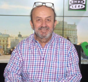 Lorenzo Díaz en los estudios de Onda Cero Lorenzo Díaz en los estudios de Onda Cero