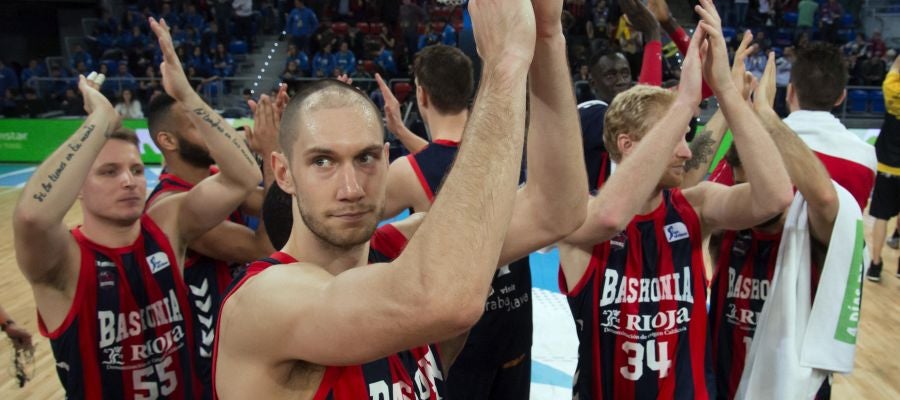 Los jugadores del Baskonia celebran su pase a semifinales Los jugadores del Baskonia celebran su pase a semifinales