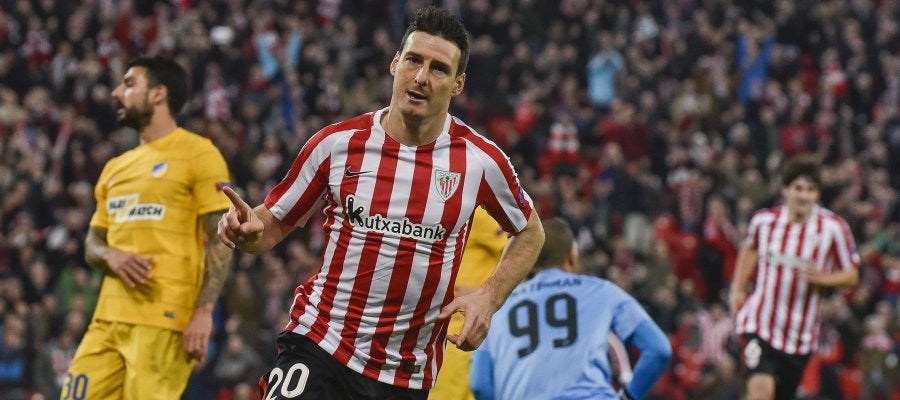 Aduriz celebrando un gol Aduriz celebrando un gol