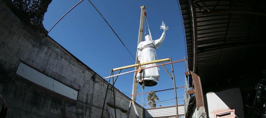 La escultura del Papa Francisco en la frontera La escultura del Papa Francisco en la frontera
