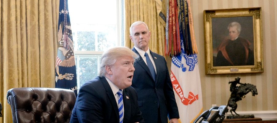 El presidente de EE.UU., Donald Trump, durante unas declaraciones a los periodistas en el Despacho Oval El presidente de EE.UU., Donald Trump, durante unas declaraciones a los periodistas en el Despacho Oval