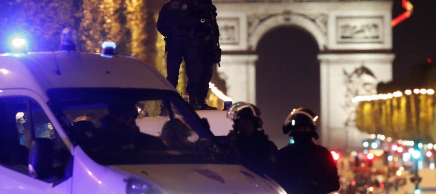 Ataque terrorista en los Campos Elíseos de París Ataque terrorista en los Campos Elíseos de París