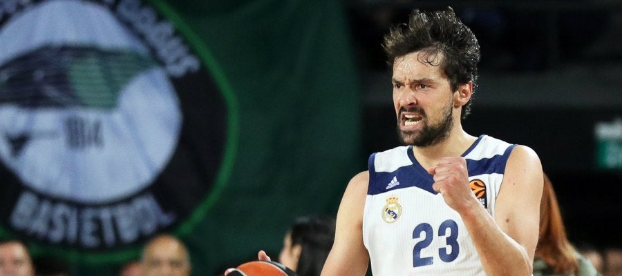 Sergio Llull controlando la bola Sergio Llull controlando la bola