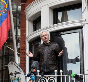 Julian Assange en la Embajada de Ecuador Julian Assange en la Embajada de Ecuador