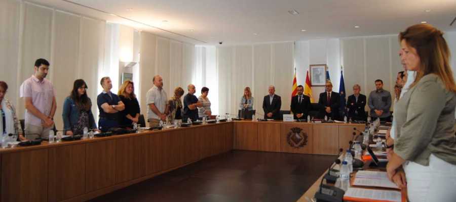 La corporació municipal dedica un minut de silenci al primer tinent d´alcalde Pasqual Batalla, abans de començar el plenari. La corporació municipal dedica un minut de silenci al primer tinent d´alcalde Pasqual Batalla, abans de començar el plenari.