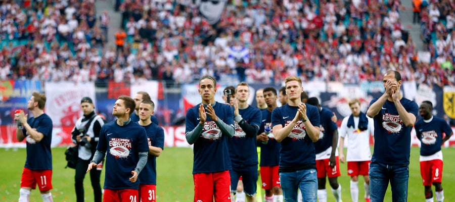 Los jugadores del Leipzig saludan a sus aficionados Los jugadores del Leipzig saludan a sus aficionados