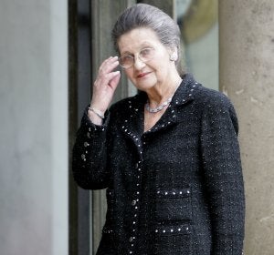 Simone Veil, la primera mujer que fue elegida presidenta del Parlamento Europeo Simone Veil, la primera mujer que fue elegida presidenta del Parlamento Europeo