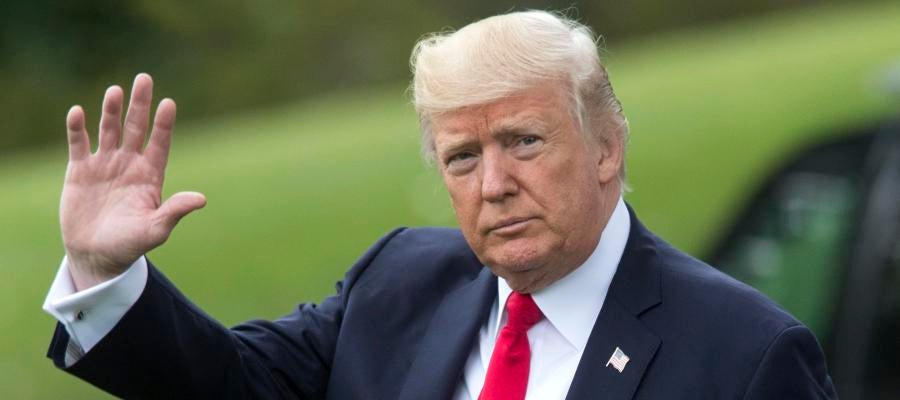 Donald Trump saluda tras un evento Donald Trump saluda tras un evento