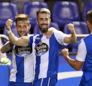 Los jugadores del Deportivo celebran el gol de Luisinho ante el Alavés Los jugadores del Deportivo celebran el gol de Luisinho ante el Alavés