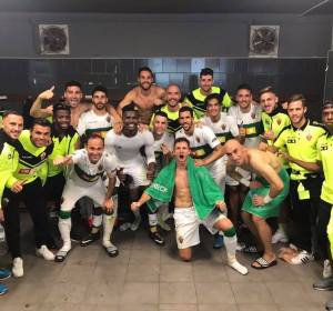 Los jugadores del Elche celebraron el pase a los 1/16 de final de la Copa del Rey en el vestuario visitante del Rico Pérez. Los jugadores del Elche celebraron el pase a los 1/16 de final de la Copa del Rey en el vestuario visitante del Rico Pérez.