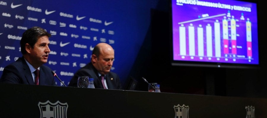 A la derecha, Óscar Grau, director ejecutivo del Barça A la derecha, Óscar Grau, director ejecutivo del Barça