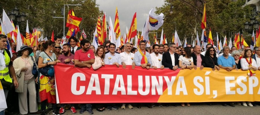 Miles de personas se manifiestan en Barcelona el Día de la Hispanidad Miles de personas se manifiestan en Barcelona el Día de la Hispanidad